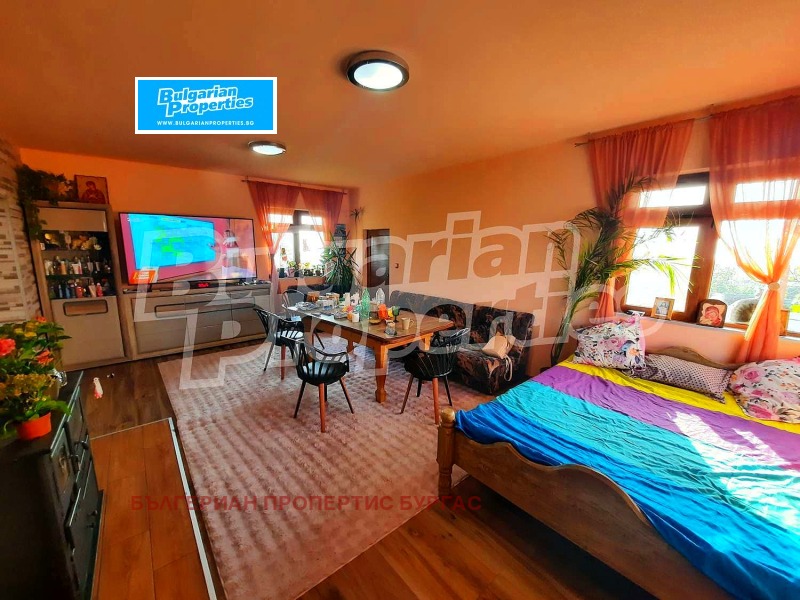 Продава КЪЩА, гр. Бургас, област Бургас, снимка 2 - Къщи - 53023086