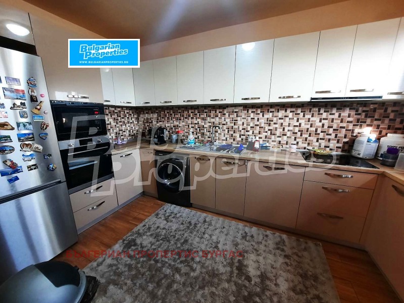 Продава КЪЩА, гр. Бургас, област Бургас, снимка 2 - Къщи - 52440676