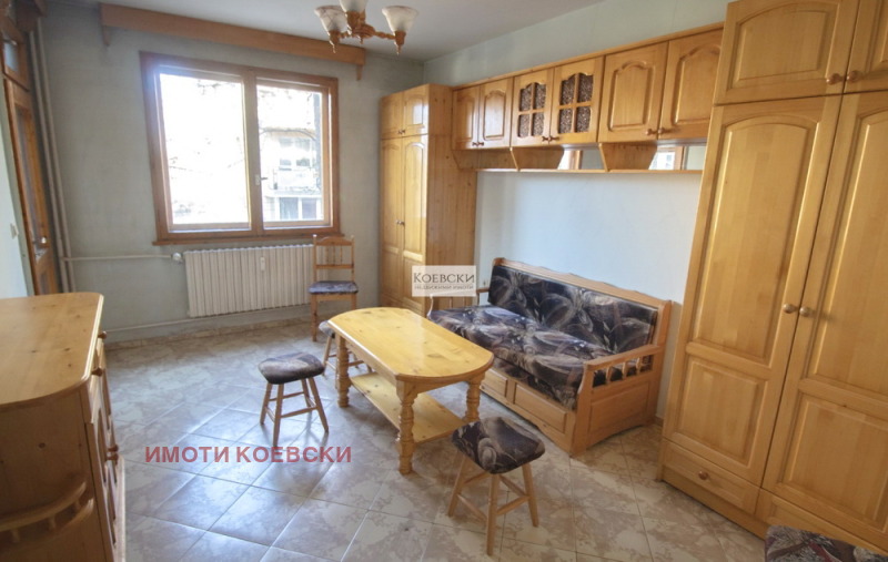 Продава  2-стаен град София , Гео Милев , 42 кв.м | 93946053