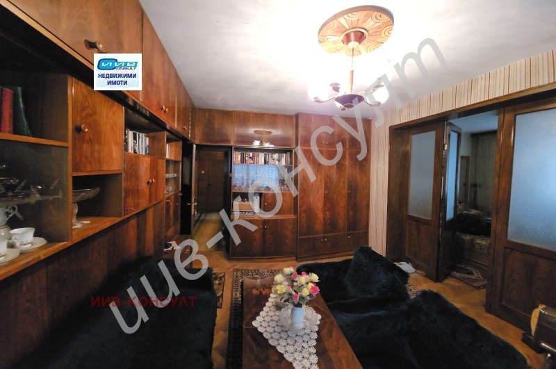 Продава 3-СТАЕН в град Велико Търново, Център - 101 кв.м / 155 000 € » 303 153.65 лв., ИИВ-КОНСУЛТ