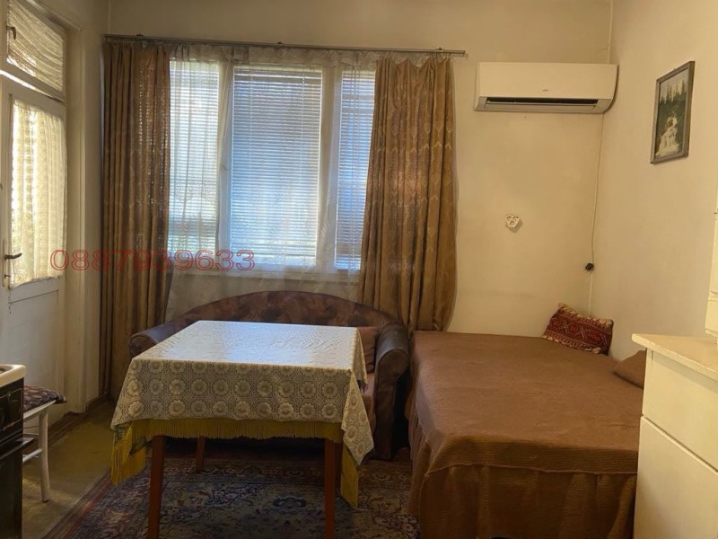 Продава ЕТАЖ ОТ КЪЩА, гр. Пещера, област Пазарджик, снимка 6 - Етаж от къща - 52778880