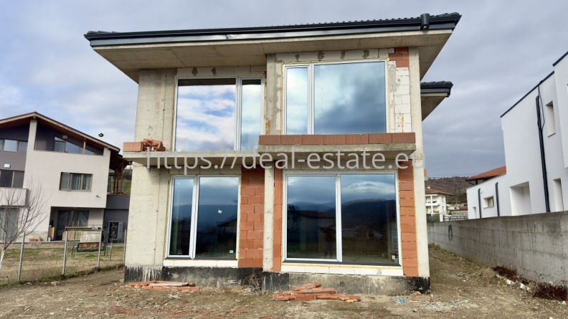 Продава КЪЩА, с. Изгрев, област Благоевград, снимка 2 - Къщи - 53460940