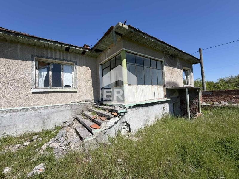 Продава КЪЩА, с. Върбица, област Хасково