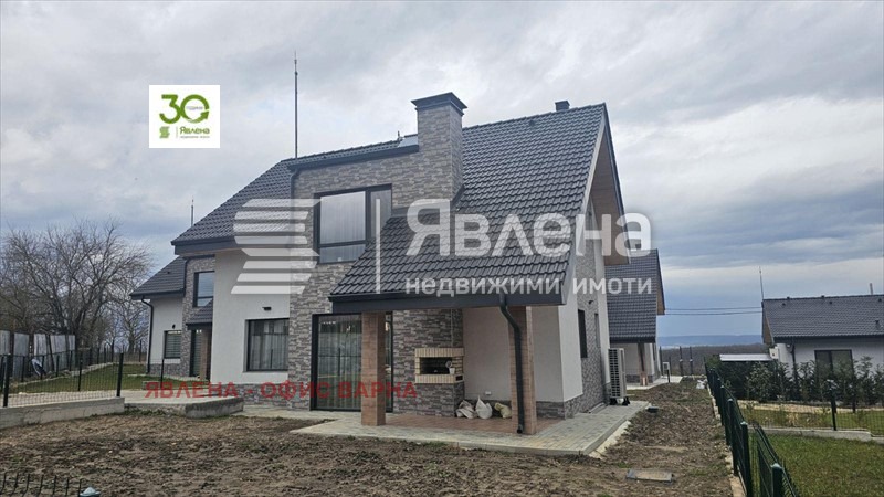 Продава КЪЩА, гр. Варна, с. Звездица