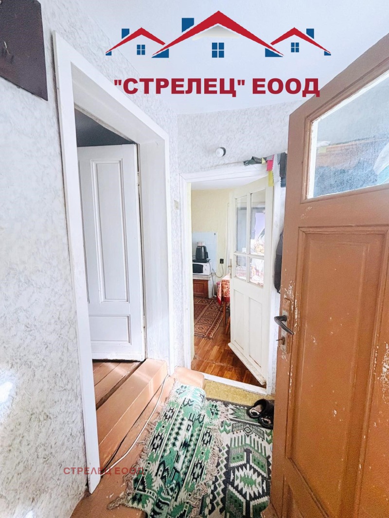 Продава КЪЩА, гр. Добрич, Кралска зона, снимка 2 - Къщи - 52687340