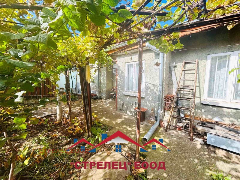 Продава КЪЩА, гр. Добрич, Кралска зона