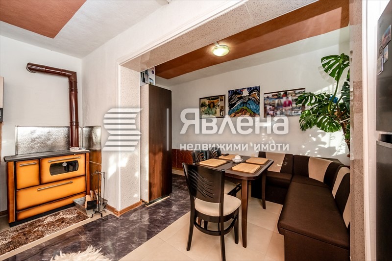 Продава ЕТАЖ ОТ КЪЩА, гр. Перник, Църква, снимка 9 - Етаж от къща - 54384986