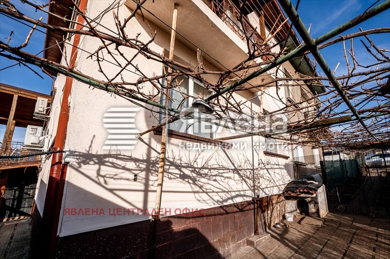 Продава ЕТАЖ ОТ КЪЩА, гр. Перник, Църква, снимка 17 - Етаж от къща - 54117230