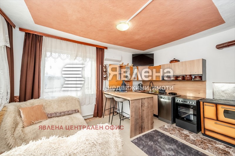 Продава ЕТАЖ ОТ КЪЩА, гр. Перник, Църква, снимка 5 - Етаж от къща - 54117230