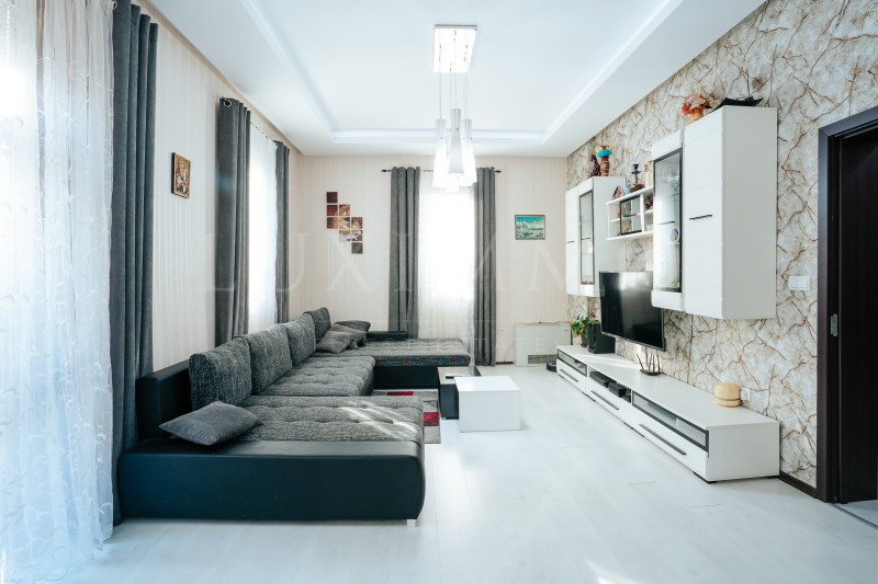 De vânzare  2 dormitoare Burgas , Țentâr , 138 mp | 22547411