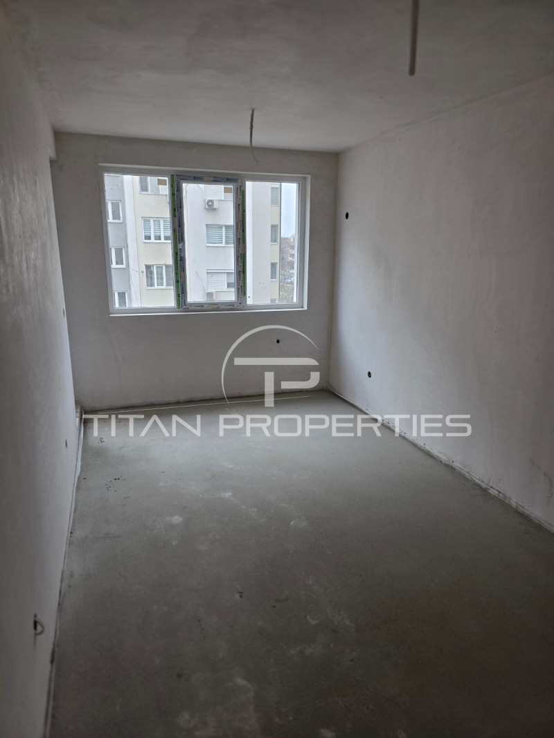 Продава 3-СТАЕН, гр. Пазарджик, Устрем