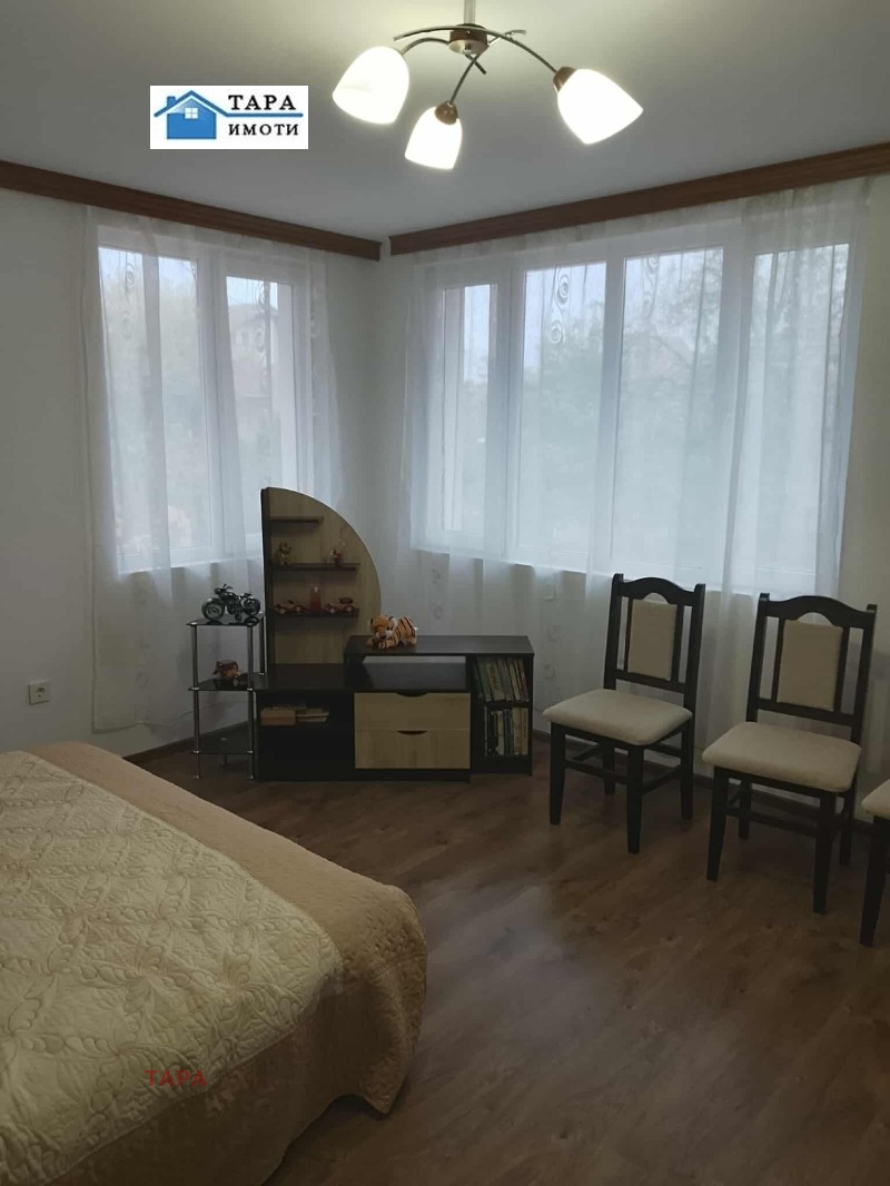 Продава ЕТАЖ ОТ КЪЩА, гр. Монтана, Идеален център, снимка 6 - Етаж от къща - 52638345