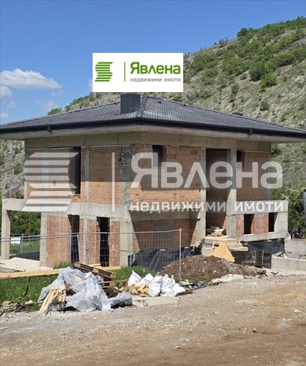 Продава КЪЩА, с. Боснек, област Перник