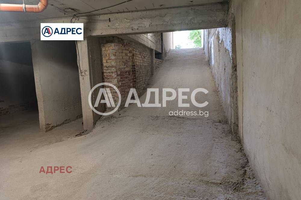 Продава ГАРАЖ, ПАРКОМЯСТО, гр. Варна, Център, снимка 2 - Гаражи и паркоместа - 53765910