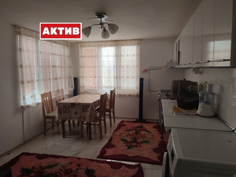 Продава КЪЩА, гр. Търговище, Боровец, снимка 6 - Къщи - 49512203