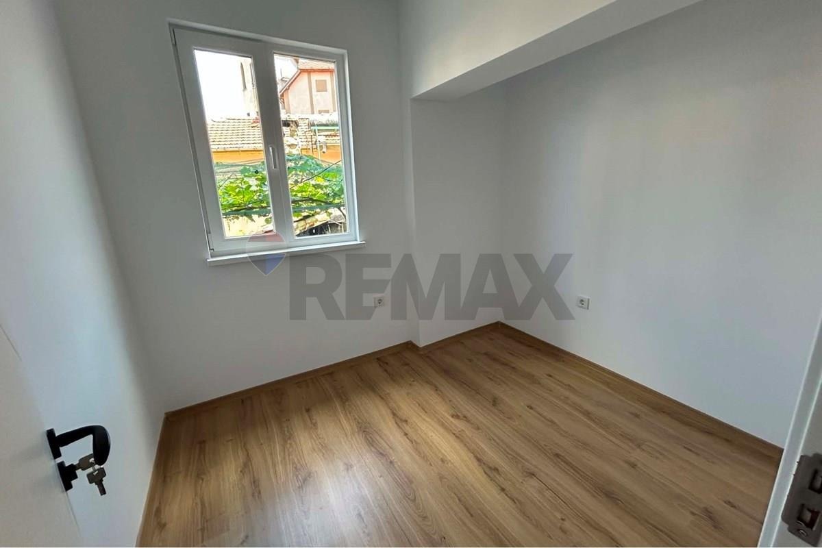 Продава ЕТАЖ ОТ КЪЩА, гр. Шумен, Център, снимка 8 - Етаж от къща - 55009762