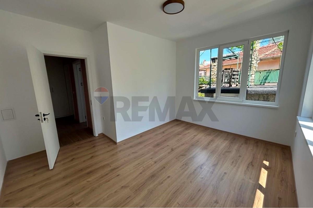 Продава ЕТАЖ ОТ КЪЩА, гр. Шумен, Център, снимка 7 - Етаж от къща - 55009762