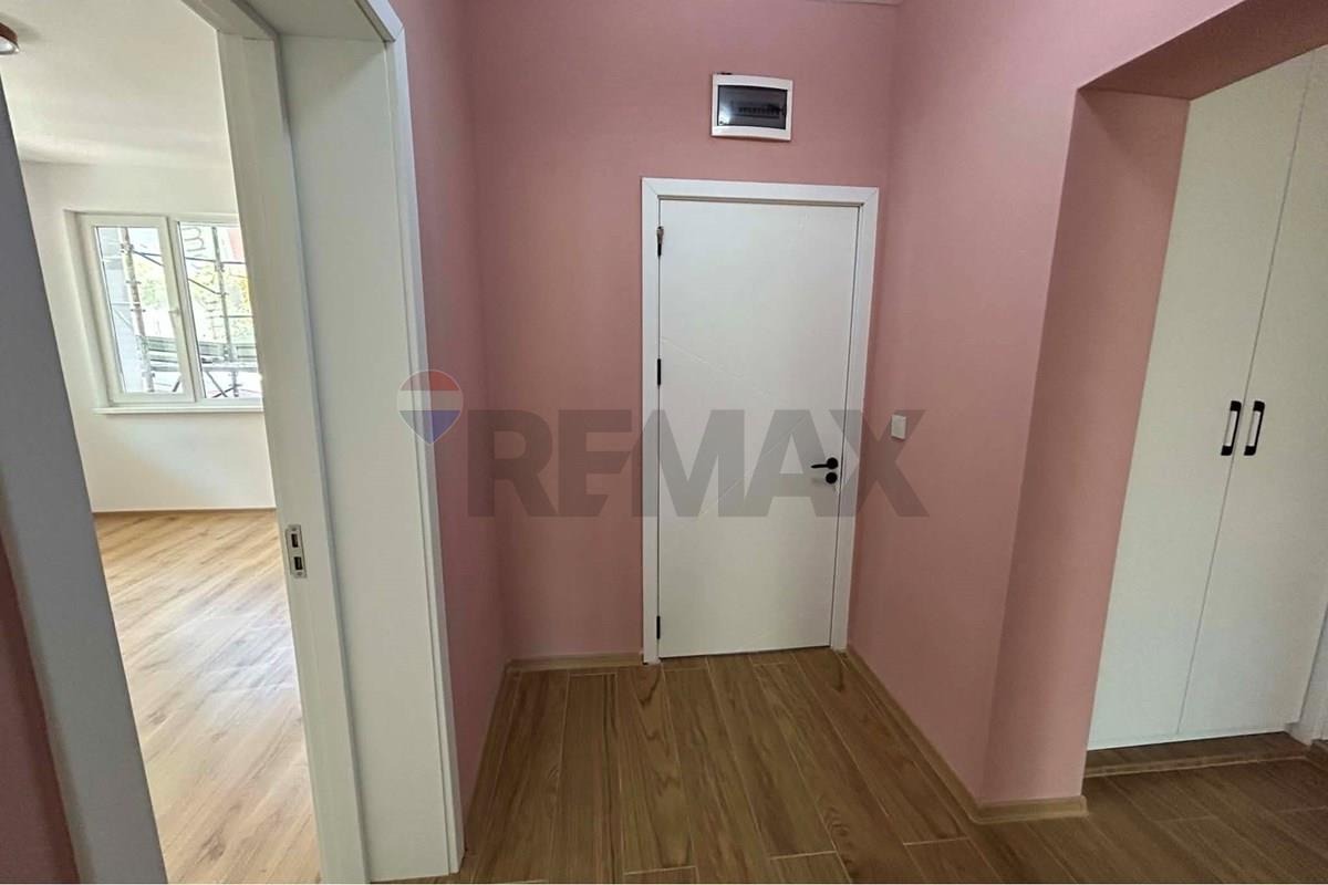 Продава ЕТАЖ ОТ КЪЩА, гр. Шумен, Център, снимка 5 - Етаж от къща - 55009762