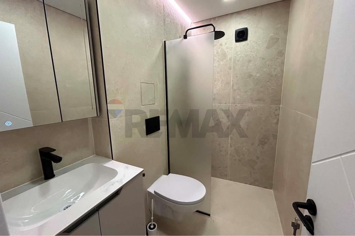 Продава ЕТАЖ ОТ КЪЩА, гр. Шумен, Център, снимка 16 - Етаж от къща - 55009762