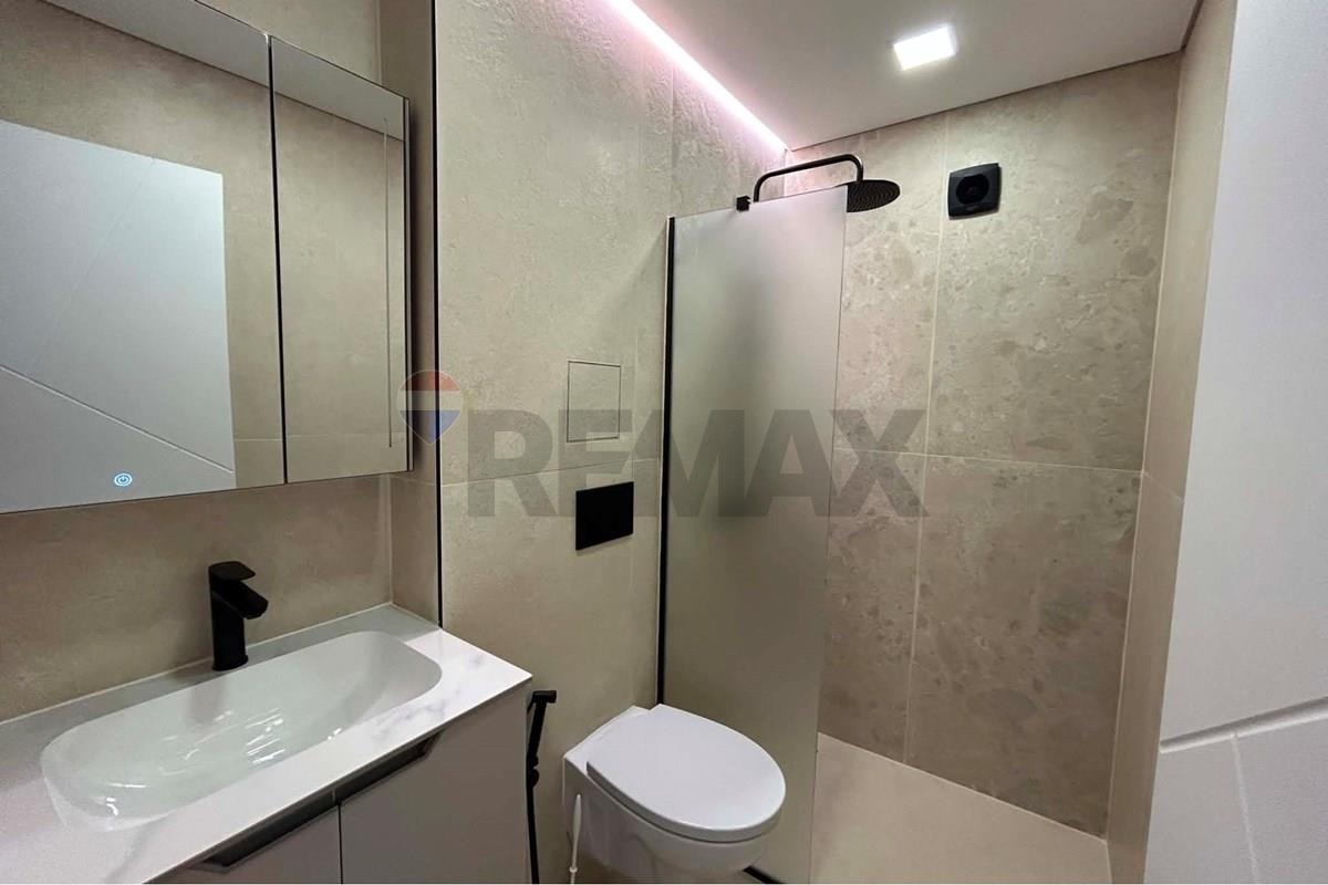 Продава ЕТАЖ ОТ КЪЩА, гр. Шумен, Център, снимка 15 - Етаж от къща - 55009762