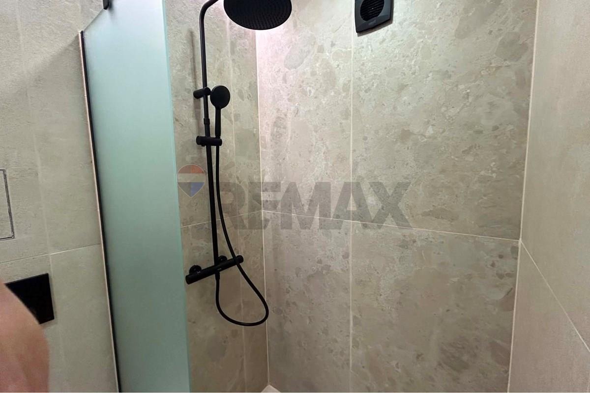 Продава ЕТАЖ ОТ КЪЩА, гр. Шумен, Център, снимка 14 - Етаж от къща - 55009762