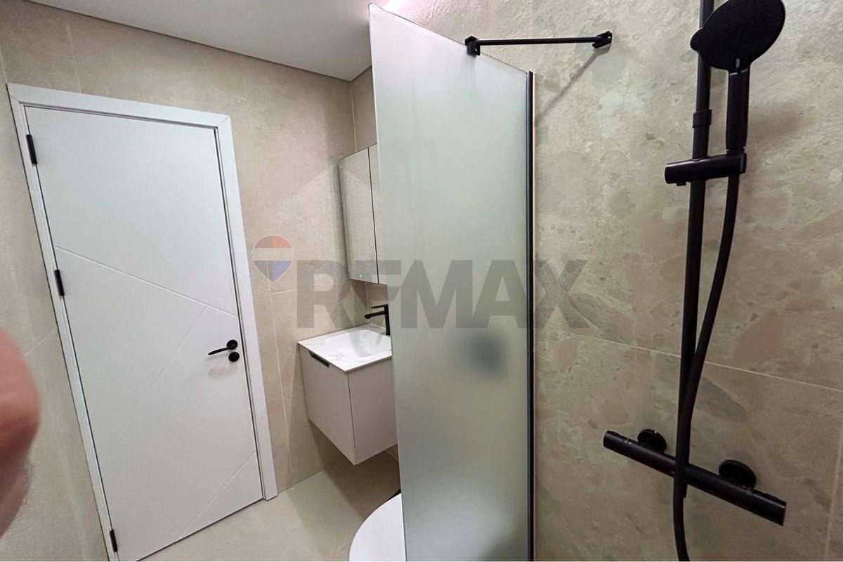 Продава ЕТАЖ ОТ КЪЩА, гр. Шумен, Център, снимка 12 - Етаж от къща - 55009762
