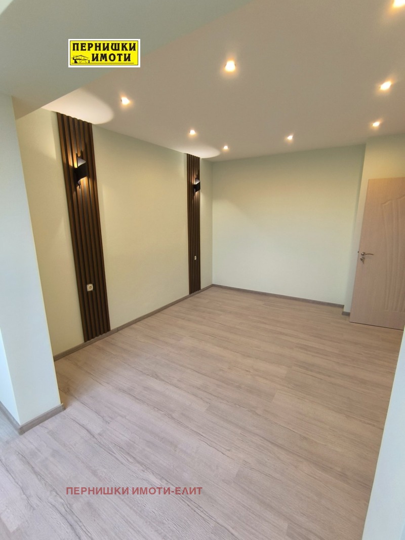 Na sprzedaż  1 sypialnia Pernik , Moszino , 66 mkw | 50112810 - obraz [2]