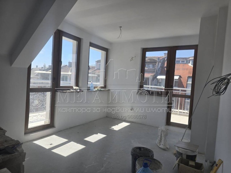 Продава  3-стаен град Бургас , Център , 71 кв.м | 75072633