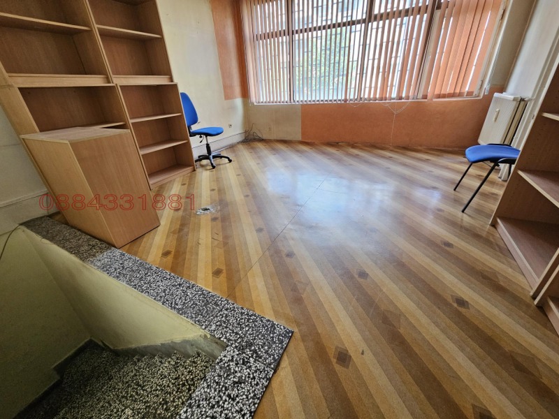 Eladó  Hivatal Sofia , Mladost 3 , 128 négyzetméter | 50732800