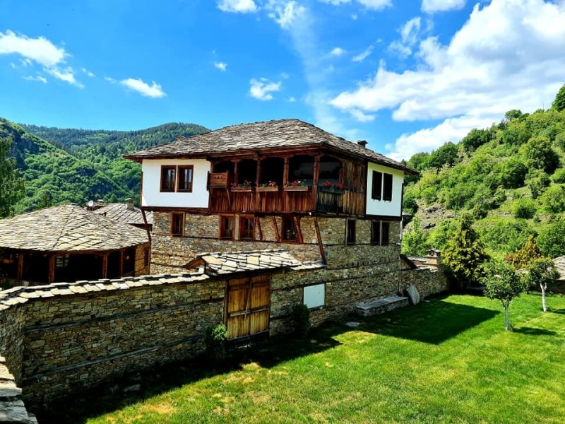 Продава ПАРЦЕЛ в област Благоевград, с. Ковачевица - 2100 кв.м / 126 000 € » 246 434.58 лв., РЕАЛ 84