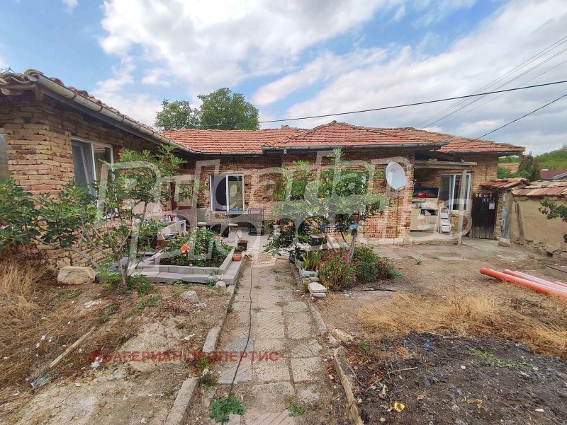 Продава  Къща, област Шумен, с. Лозево • 50 000 € • ID 28043134 — holmes.bg - [1] 