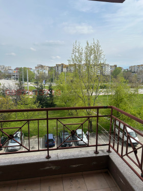 2-стаен град Пловдив, Тракия 6