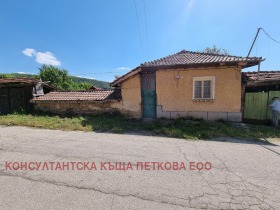 Продажба на имоти в с. Малиново, област Ловеч - изображение 2 