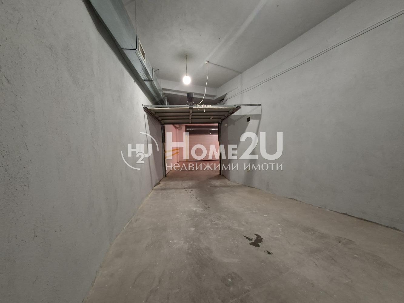 Продава ГАРАЖ, ПАРКОМЯСТО, гр. Варна, Център, снимка 4 - Гаражи и паркоместа - 54625979
