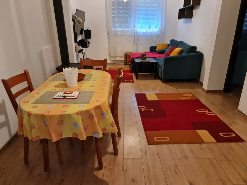 Продава ЕТАЖ ОТ КЪЩА, гр. София, Център, снимка 2 - Етаж от къща - 52550170