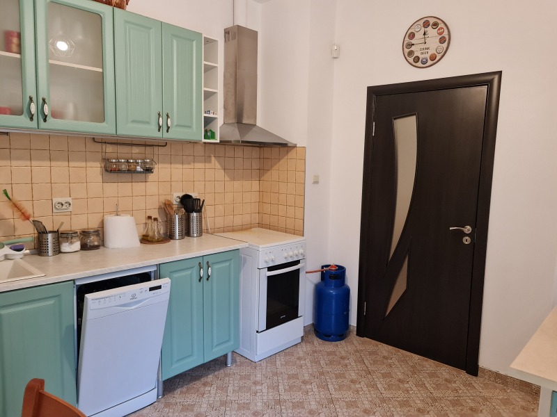 Продава ЕТАЖ ОТ КЪЩА, гр. София, Център, снимка 12 - Етаж от къща - 52550170