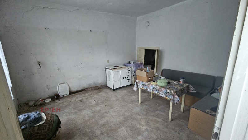 Продава КЪЩА в област Шумен, с. Драгоево - 100 кв.м / 38 000 € » 74 321.54 лв., ЕР/ЕН