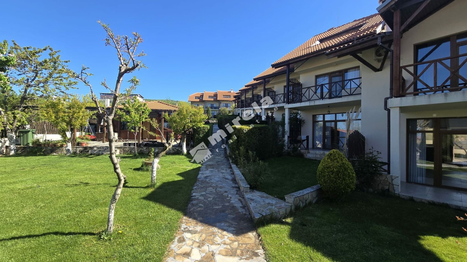 Продава КЪЩА, гр. Свети Влас, област Бургас, снимка 2 - Къщи - 56289313