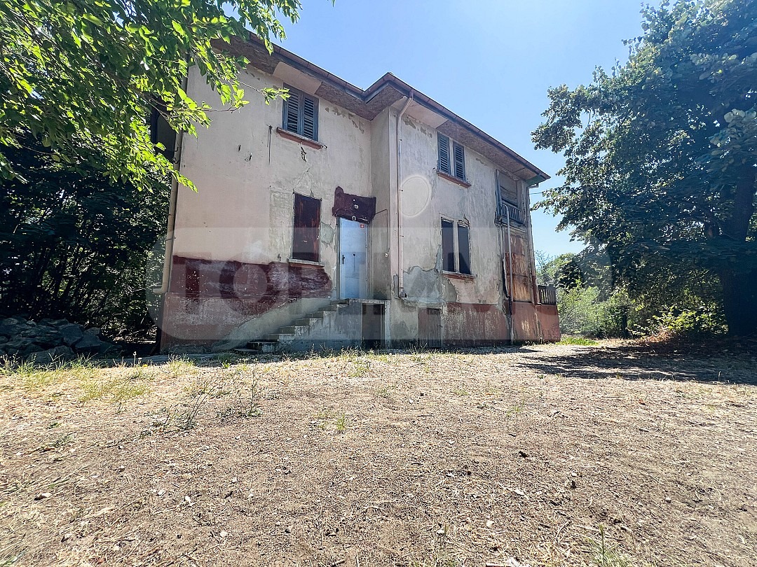 Продава КЪЩА, гр. Варна, м-т Салтанат, снимка 2 - Къщи - 46896654