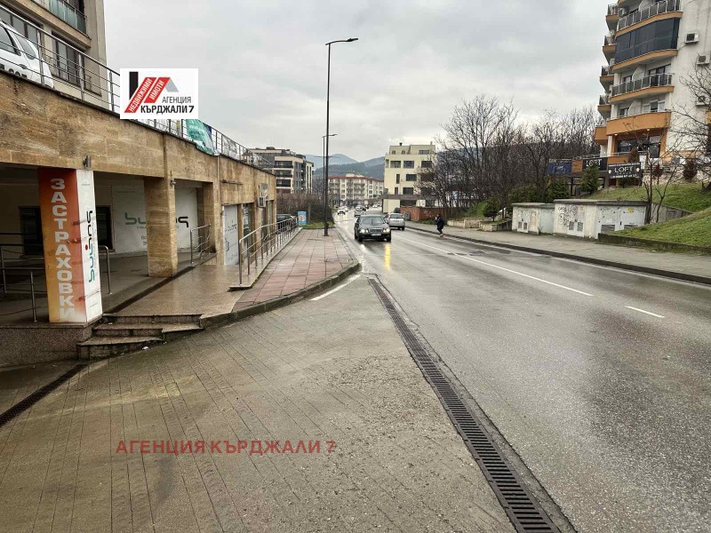 Продава ГАРАЖ, ПАРКОМЯСТО, гр. Кърджали, Център, снимка 4 - Гаражи и паркоместа - 53414670