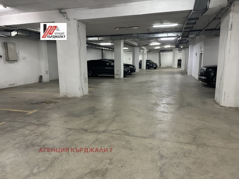 Продава ГАРАЖ, ПАРКОМЯСТО, гр. Кърджали, Център, снимка 6 - Гаражи и паркоместа - 53414670