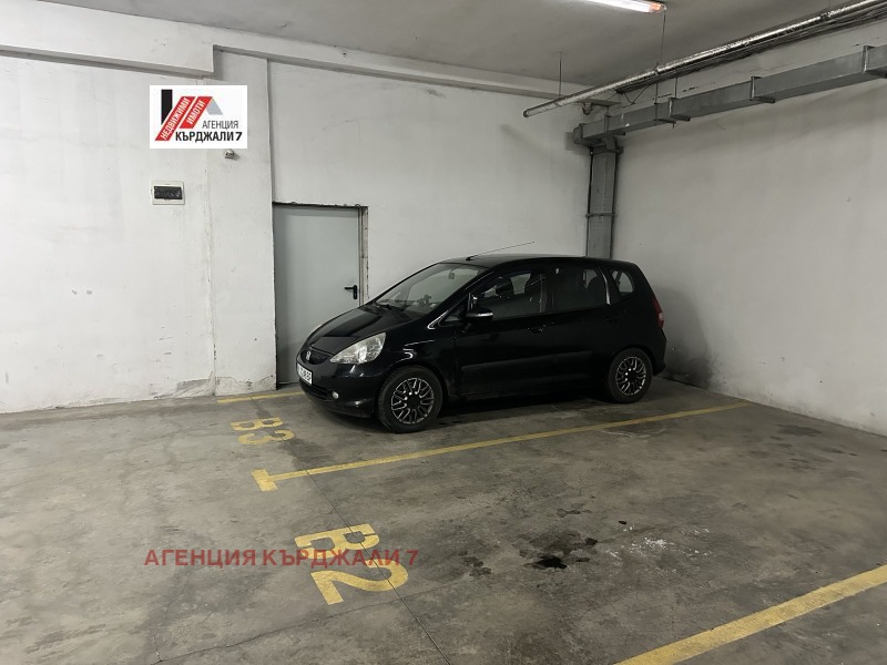 Продава ГАРАЖ, ПАРКОМЯСТО, гр. Кърджали, Център, снимка 3 - Гаражи и паркоместа - 53414670