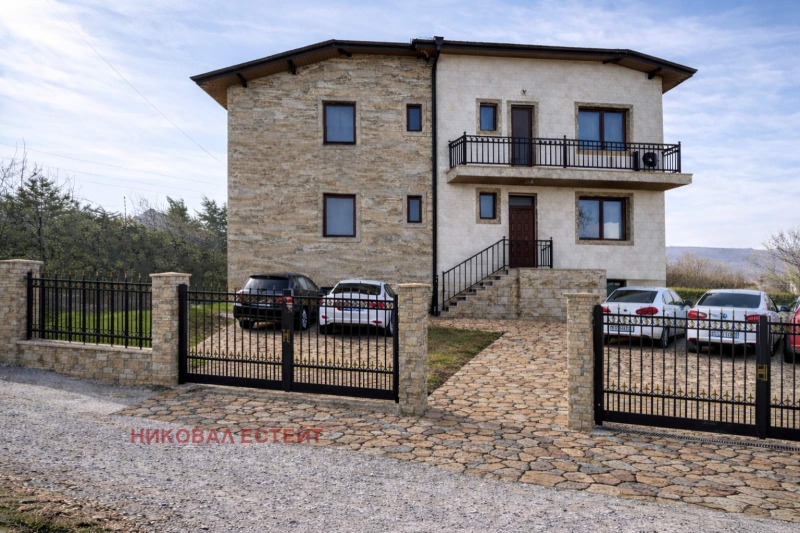 Продава 4-СТАЕН в град София, с. Лозен - 137 кв.м / 232 900 € » 455 512.81 лв., НИКОВАЛ ЕСТЕЙТ