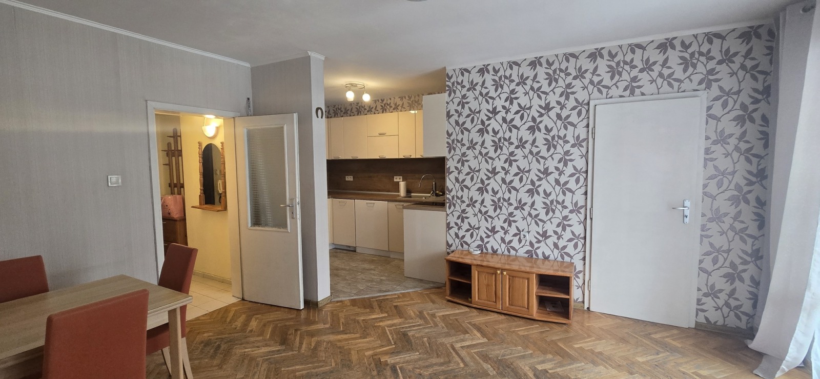 Продава 2-СТАЕН, гр. София, Оборище, снимка 2 - Апартаменти - 53939435