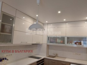 1 chambre Vazrajdane 1, Varna