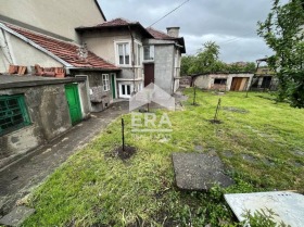 Продажба на имоти в Левски, град София — страница 6 - изображение 1 