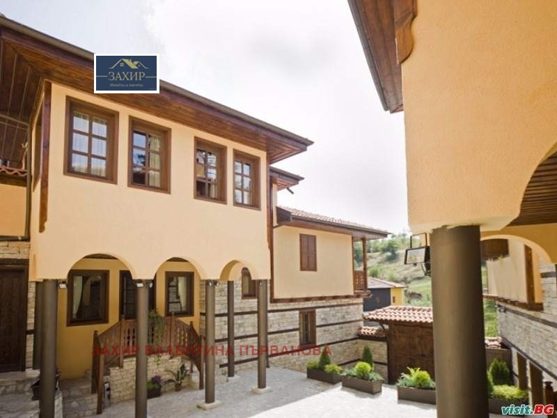 Продава ХОТЕЛ, гр. Копривщица, област София област, снимка 3 - Хотели - 53433601
