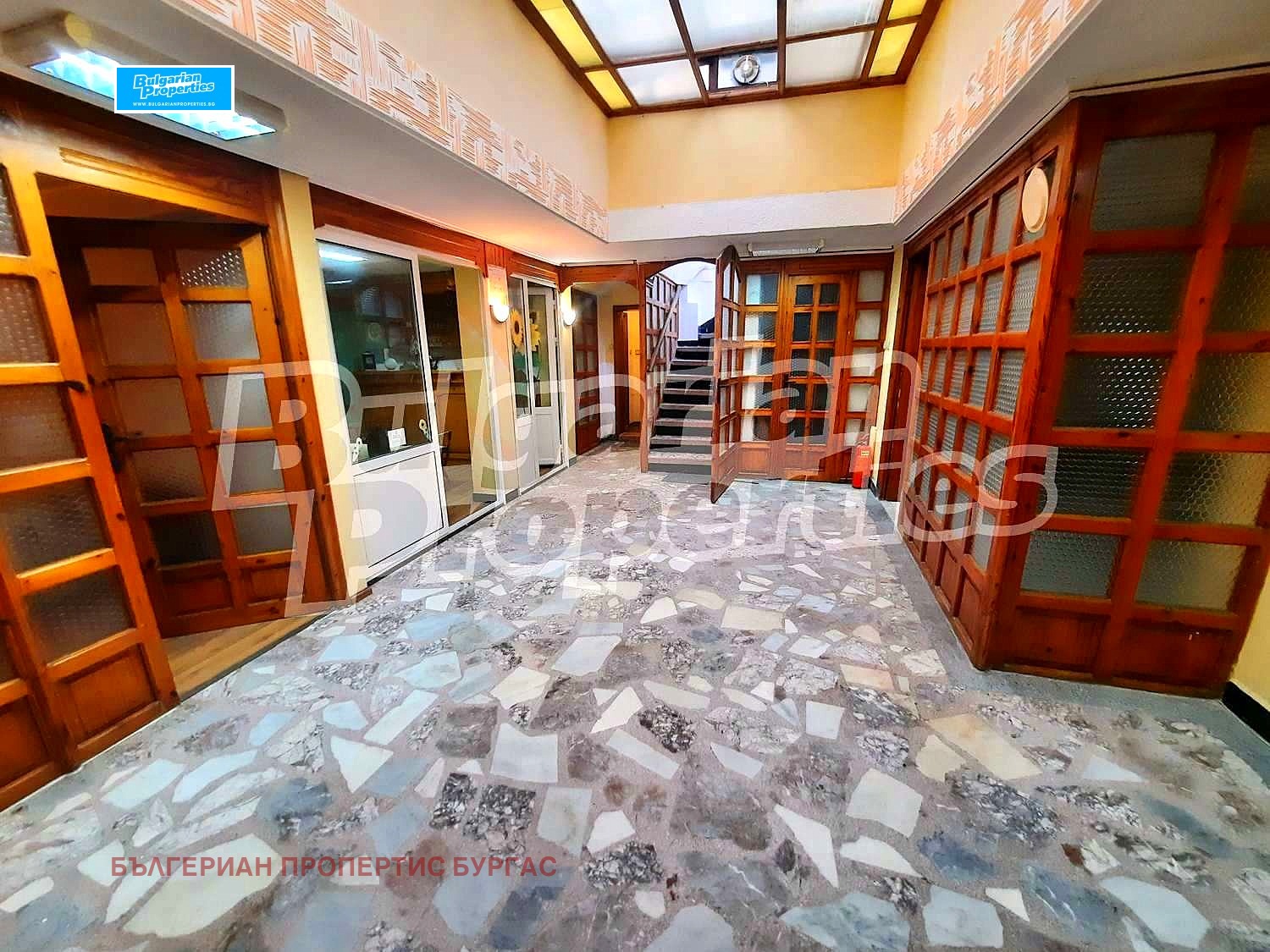 Продава ОФИС, гр. Бургас, Възраждане, снимка 2 - Офиси - 53023088