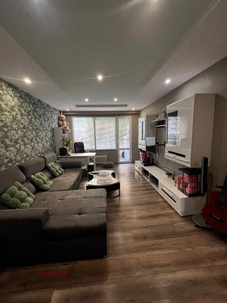 Na prodej  1 ložnice Pernik , Mošino , 65 m2 | 67495575 - obraz [2]