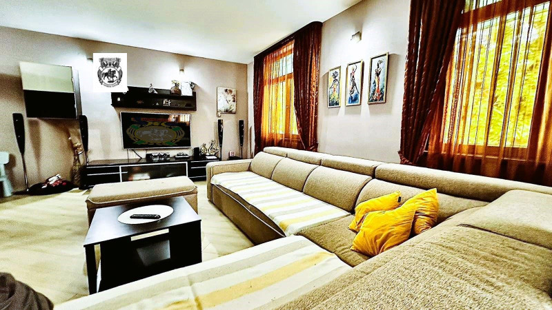 Продава  4-стаен град Шумен , Томбул джамия , 125 кв.м | 53408096 - изображение [2]